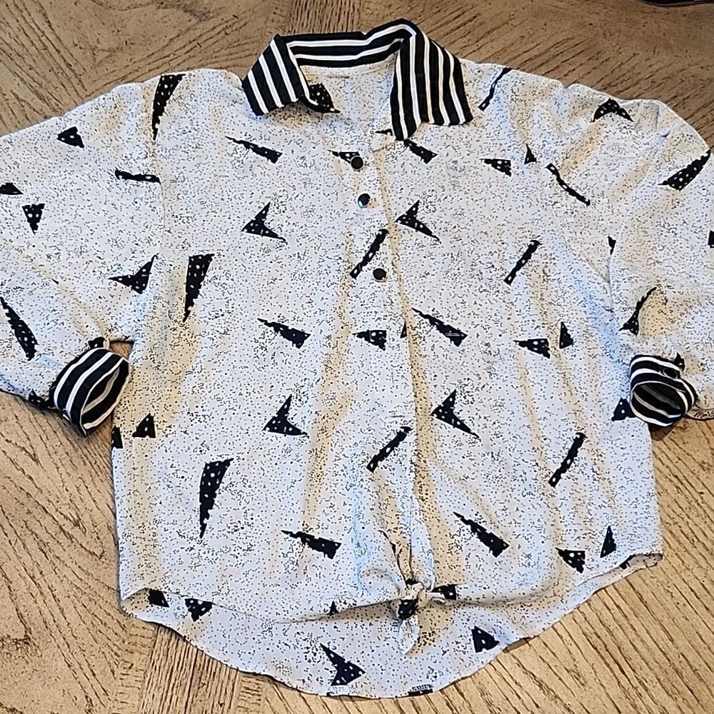 Black and white front tie button down shirt M/L